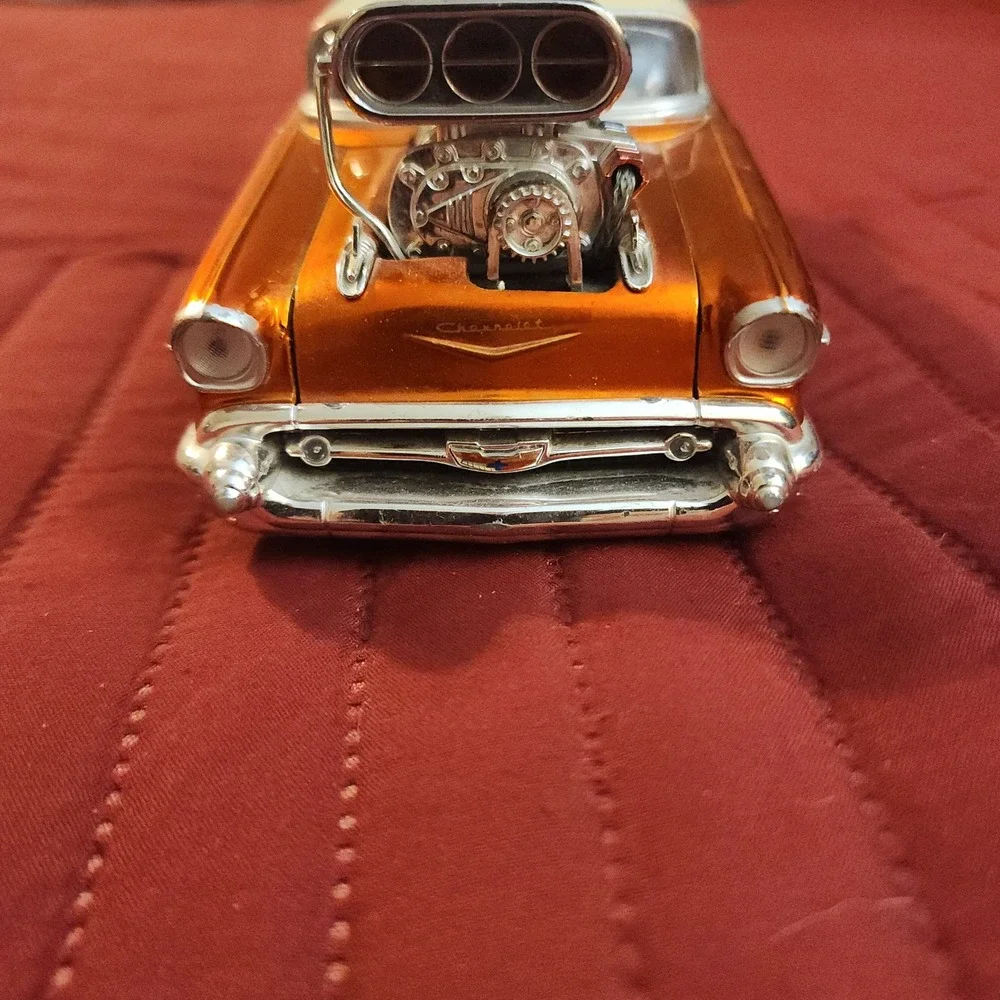 Muscle Machines 1957 Chevy 1:24 Diecast Hot Rod Orange Metallic Funline 57 Chevy